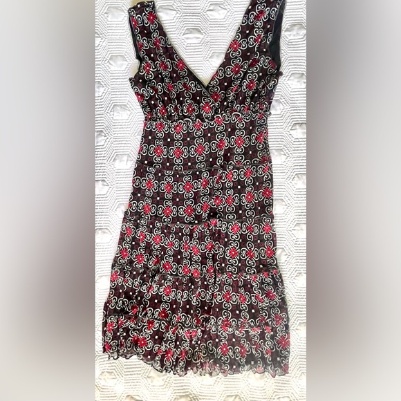 Studio M Dresses & Skirts - Studio M Floral V-Neck Sleeveless Dress